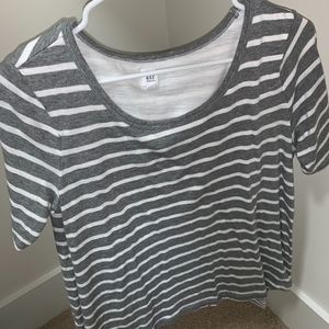 Gap Maternity/Nursing T-Shirt